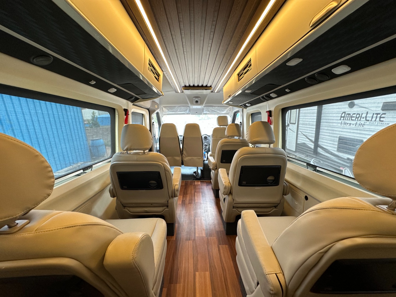 17 Seater Tempo Traveller